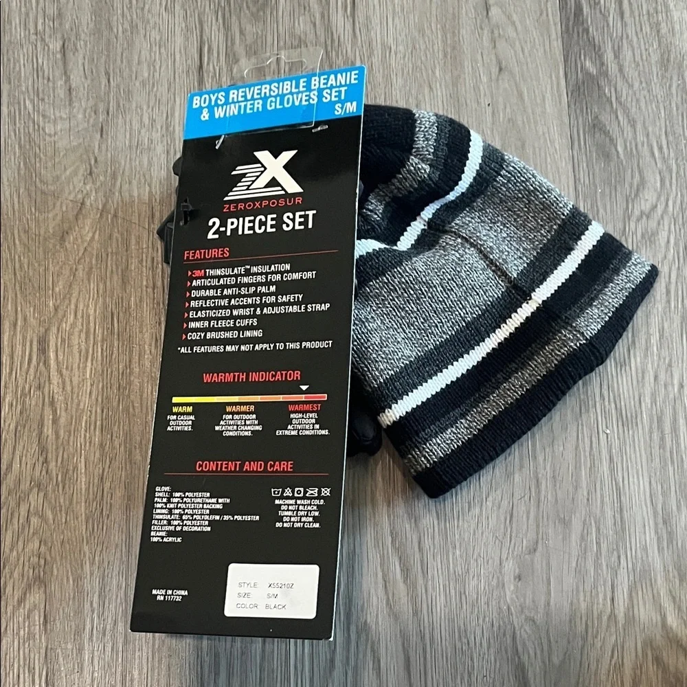 ZeroXposur Black and White Striped Hat with Gloves